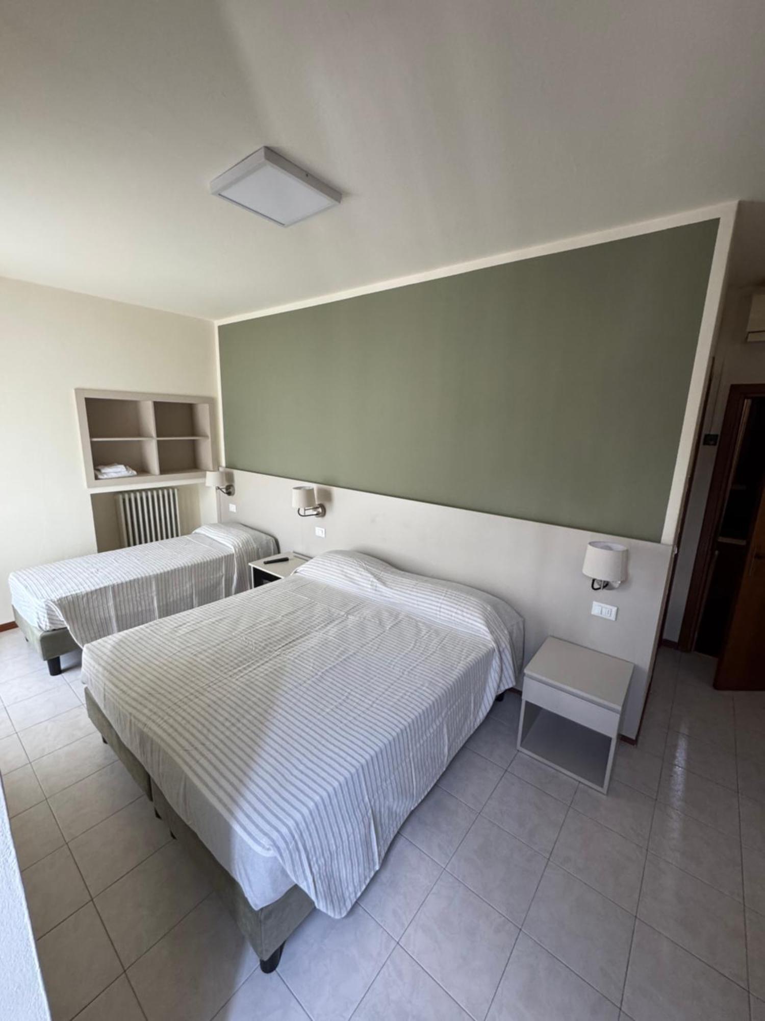 Hotel E Ristorante Cassone 马尔切西内 外观 照片